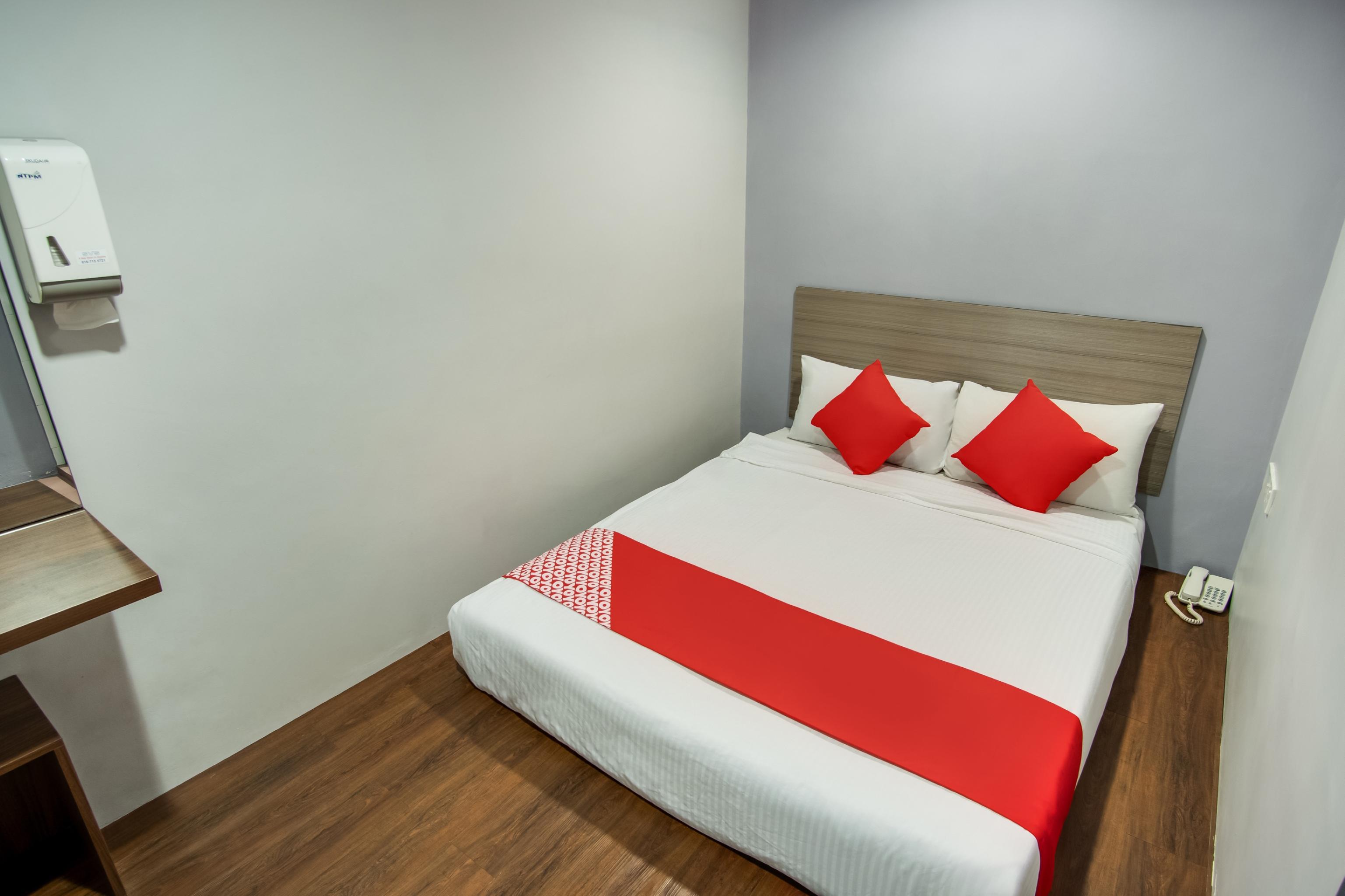 Oyo 89480 Dream House Hotel Секудаи Экстерьер фото