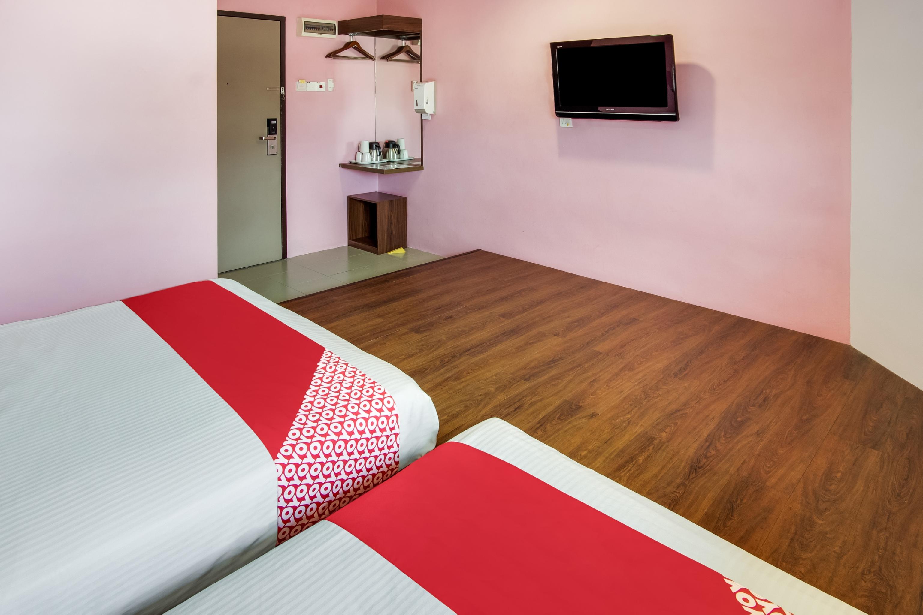 Oyo 89480 Dream House Hotel Секудаи Экстерьер фото