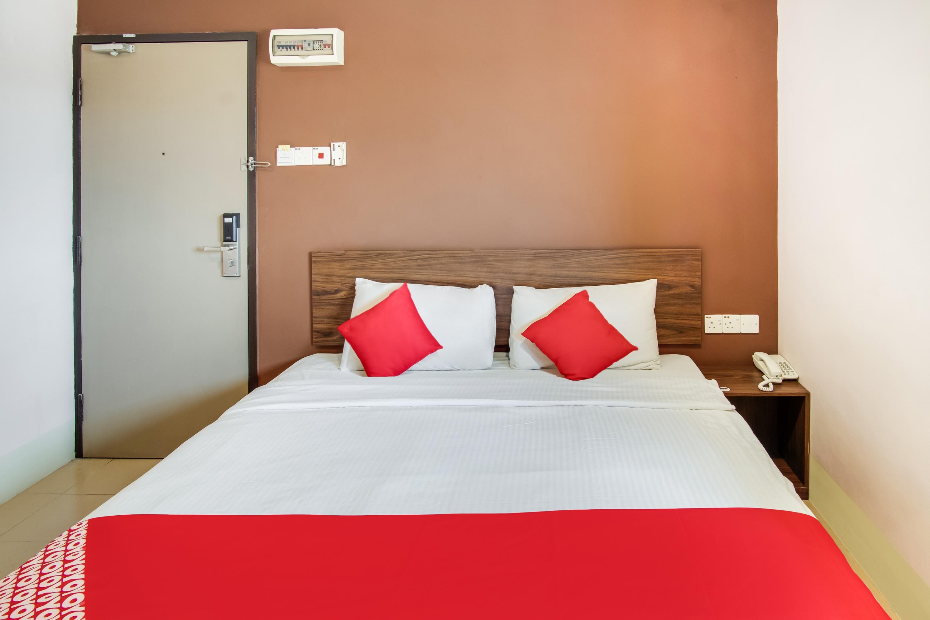 Oyo 89480 Dream House Hotel Секудаи Экстерьер фото