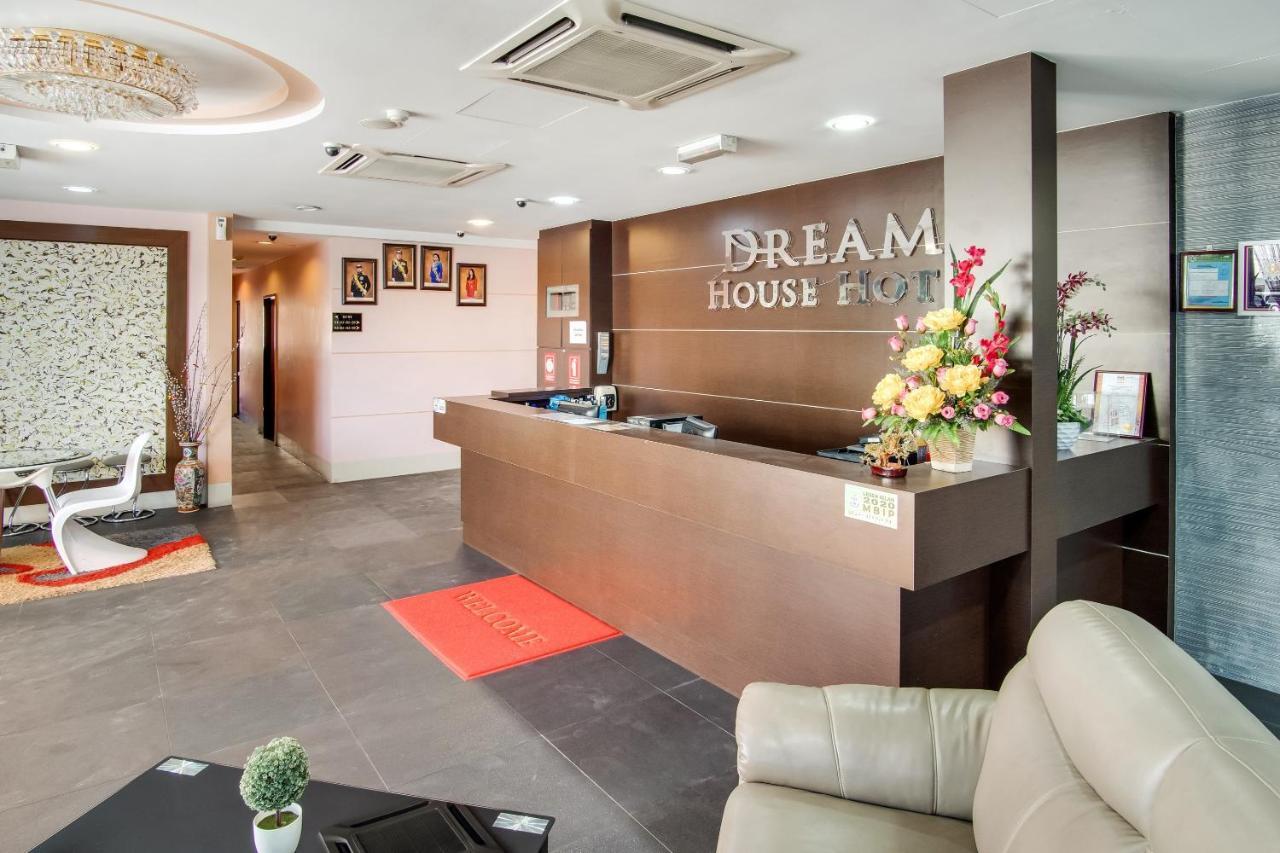 Oyo 89480 Dream House Hotel Секудаи Экстерьер фото